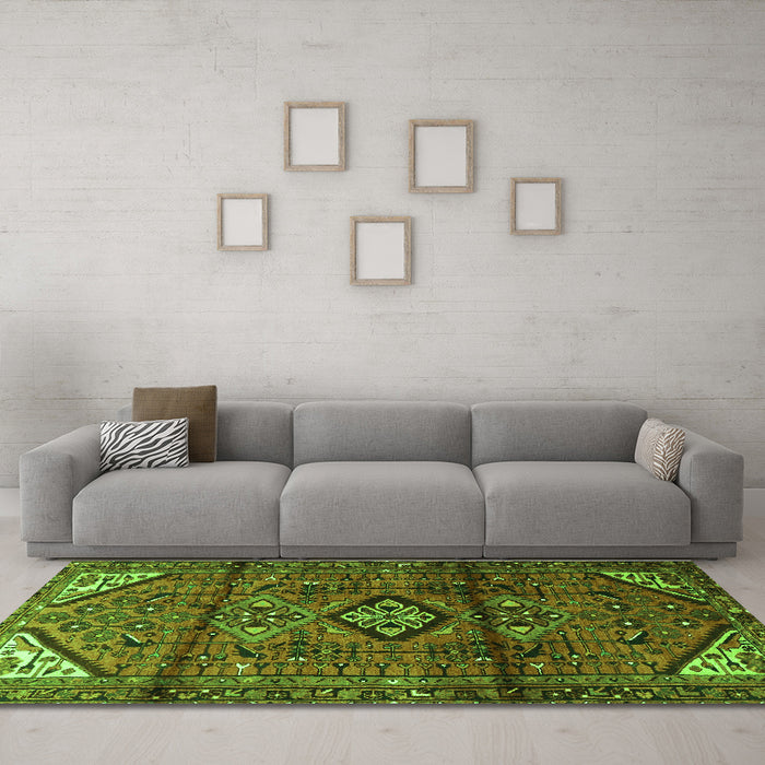 Machine Washable Persian Green Traditional Area Rugs in a Living Room,, wshtr4031grn