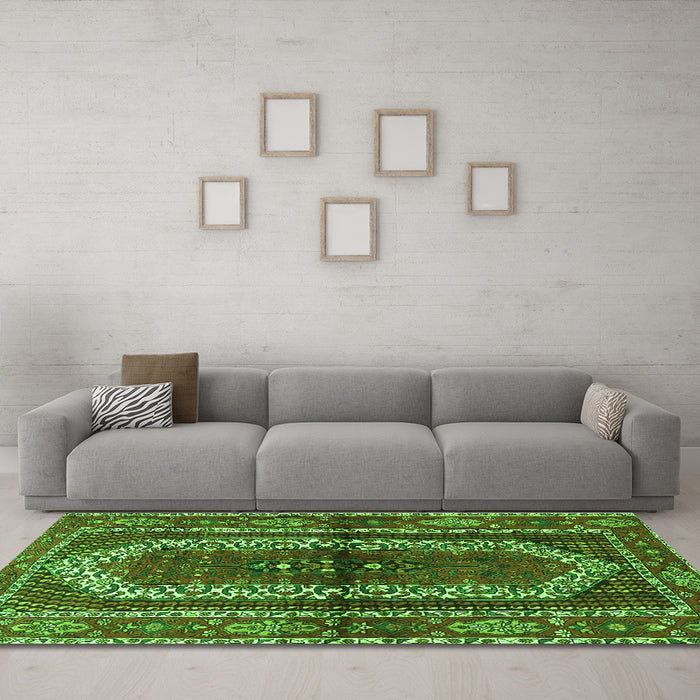 Machine Washable Persian Green Traditional Area Rugs in a Living Room,, wshtr4032grn