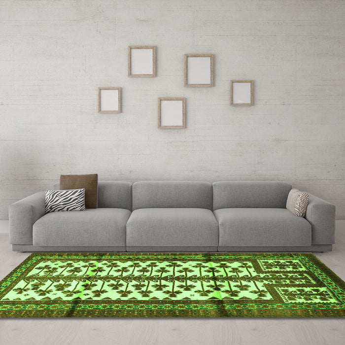 Machine Washable Persian Green Traditional Area Rugs in a Living Room,, wshtr4033grn