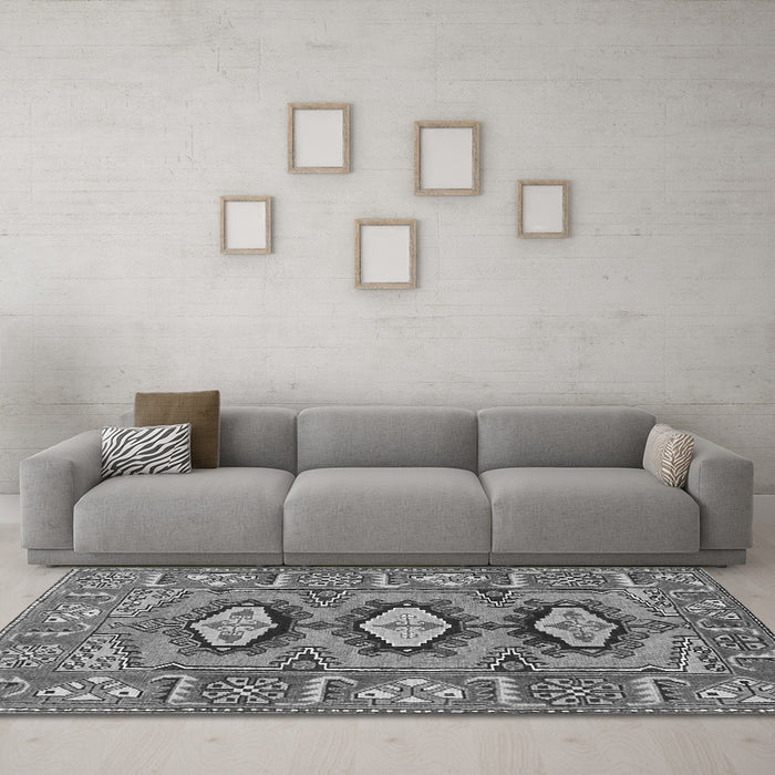 Machine Washable Persian Gray Traditional Rug in a Living Room,, wshtr4035gry