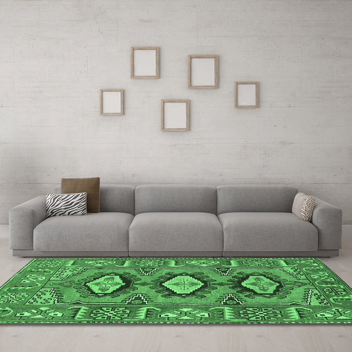 Machine Washable Persian Emerald Green Traditional Area Rugs in a Living Room,, wshtr4035emgrn