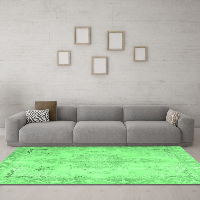 Machine Washable Persian Emerald Green Traditional Area Rugs in a Living Room,, wshtr4038emgrn