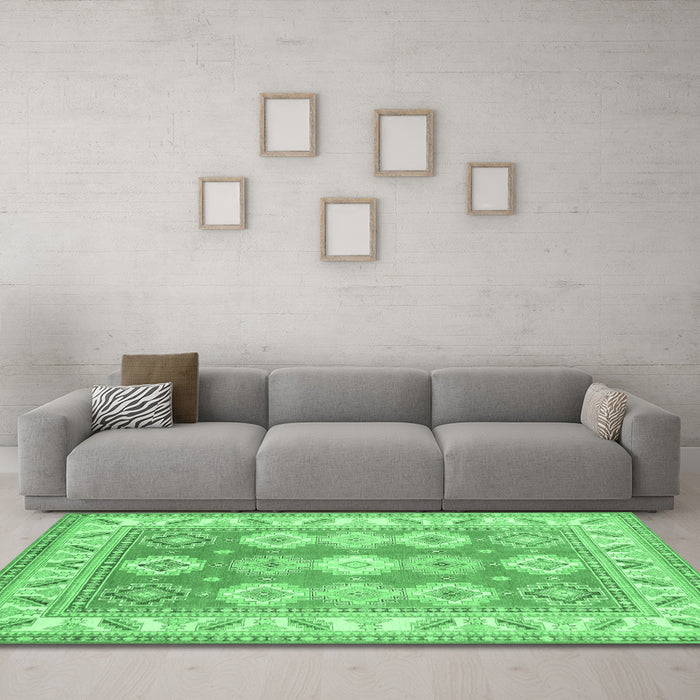 Machine Washable Geometric Emerald Green Traditional Area Rugs in a Living Room,, wshtr403emgrn