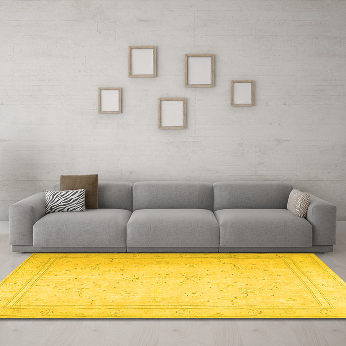 Machine Washable Persian Yellow Traditional Rug in a Living Room, wshtr4040yw