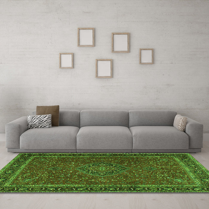 Machine Washable Persian Green Traditional Area Rugs in a Living Room,, wshtr4044grn