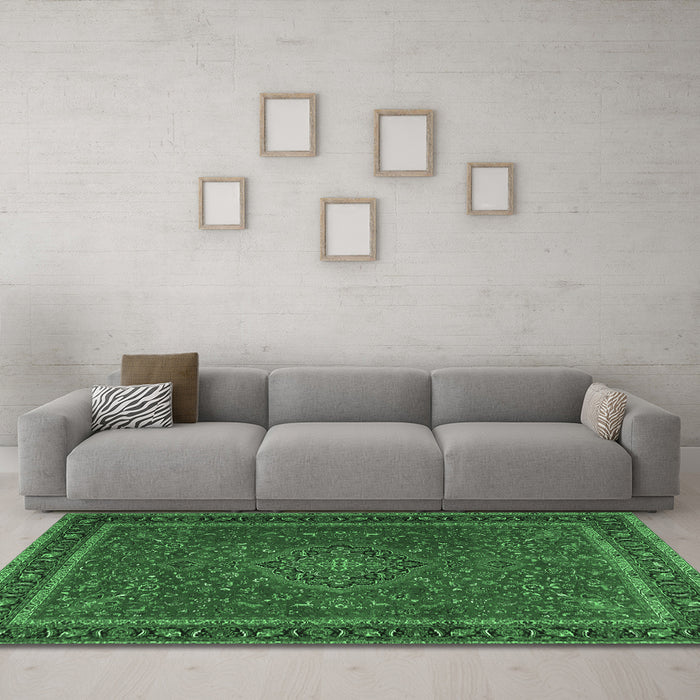 Machine Washable Persian Emerald Green Traditional Area Rugs in a Living Room,, wshtr4044emgrn