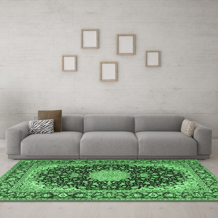 Machine Washable Medallion Emerald Green Traditional Area Rugs in a Living Room,, wshtr4047emgrn