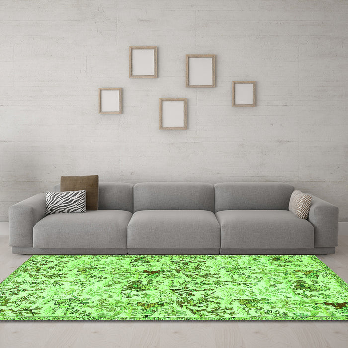 Machine Washable Animal Green Traditional Area Rugs in a Living Room,, wshtr404grn