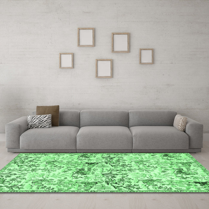 Machine Washable Animal Emerald Green Traditional Area Rugs in a Living Room,, wshtr404emgrn