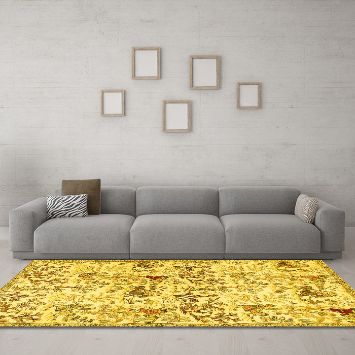 Machine Washable Animal Yellow Traditional Rug in a Living Room, wshtr404yw
