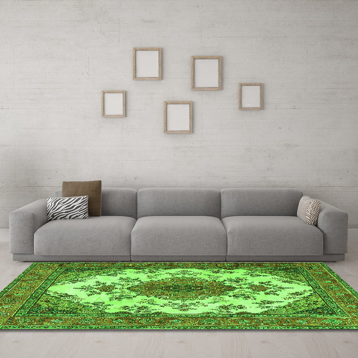 Machine Washable Medallion Green Traditional Area Rugs in a Living Room,, wshtr4051grn