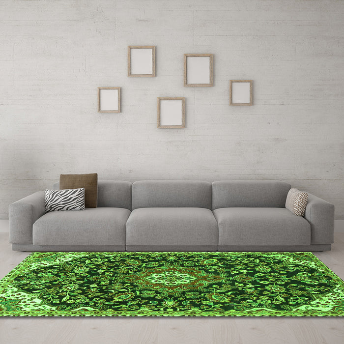 Machine Washable Persian Green Traditional Area Rugs in a Living Room,, wshtr4053grn
