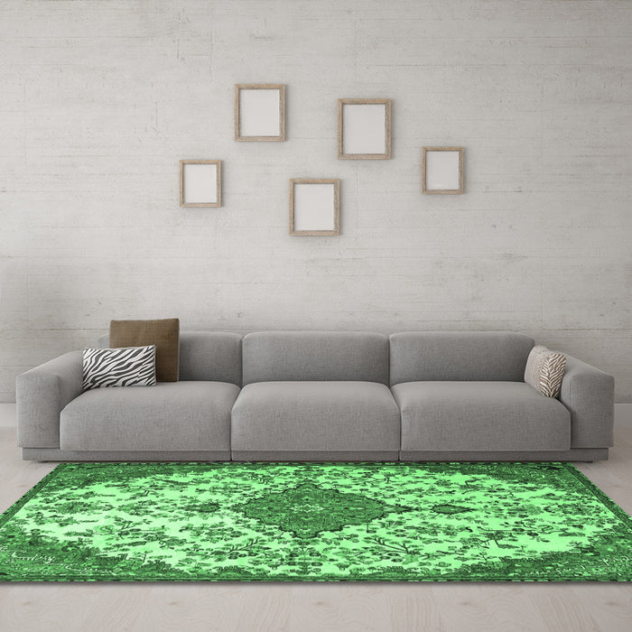 Machine Washable Persian Emerald Green Traditional Area Rugs in a Living Room,, wshtr4056emgrn