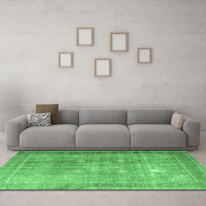 Machine Washable Persian Emerald Green Traditional Area Rugs in a Living Room,, wshtr4059emgrn