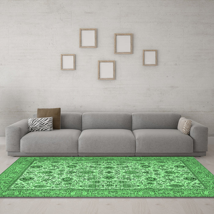 Machine Washable Persian Emerald Green Traditional Area Rugs in a Living Room,, wshtr405emgrn
