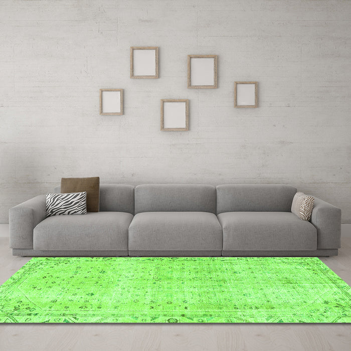 Machine Washable Persian Green Traditional Area Rugs in a Living Room,, wshtr4062grn