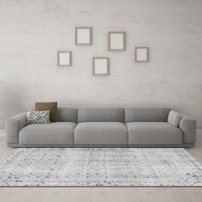 Machine Washable Persian Gray Traditional Rug in a Living Room,, wshtr4062gry