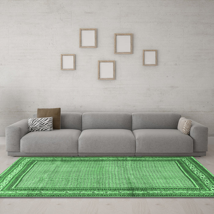 Machine Washable Persian Emerald Green Traditional Area Rugs in a Living Room,, wshtr4066emgrn