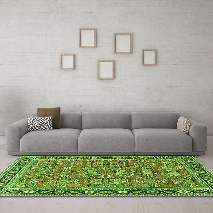 Machine Washable Persian Green Traditional Area Rugs in a Living Room,, wshtr4068grn