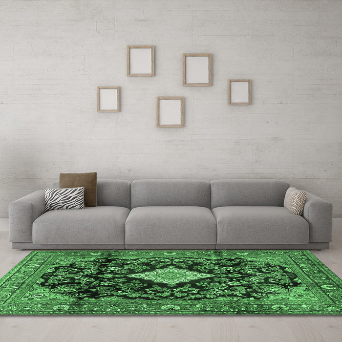 Machine Washable Persian Emerald Green Traditional Area Rugs in a Living Room,, wshtr4069emgrn