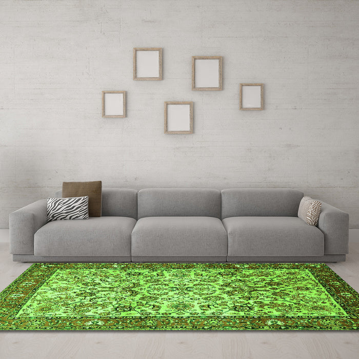 Machine Washable Persian Green Traditional Area Rugs in a Living Room,, wshtr406grn
