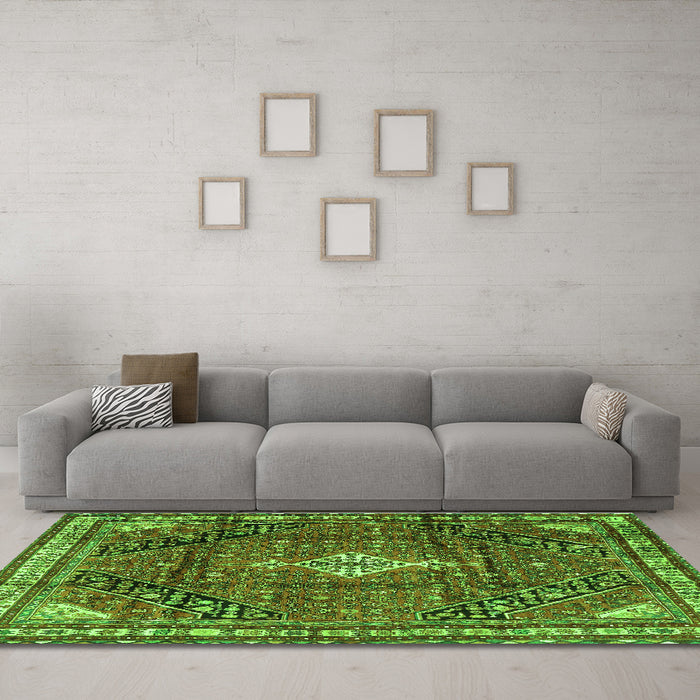 Machine Washable Persian Green Traditional Area Rugs in a Living Room,, wshtr4070grn