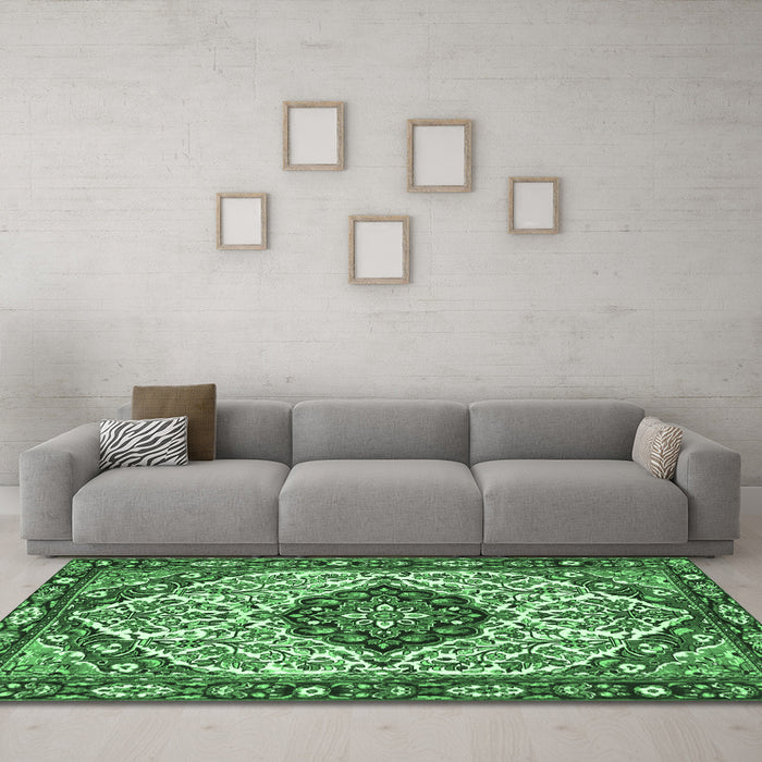 Machine Washable Persian Emerald Green Traditional Area Rugs in a Living Room,, wshtr4072emgrn