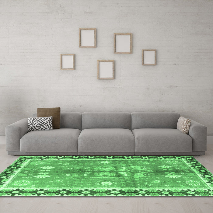 Machine Washable Persian Emerald Green Traditional Area Rugs in a Living Room,, wshtr4074emgrn