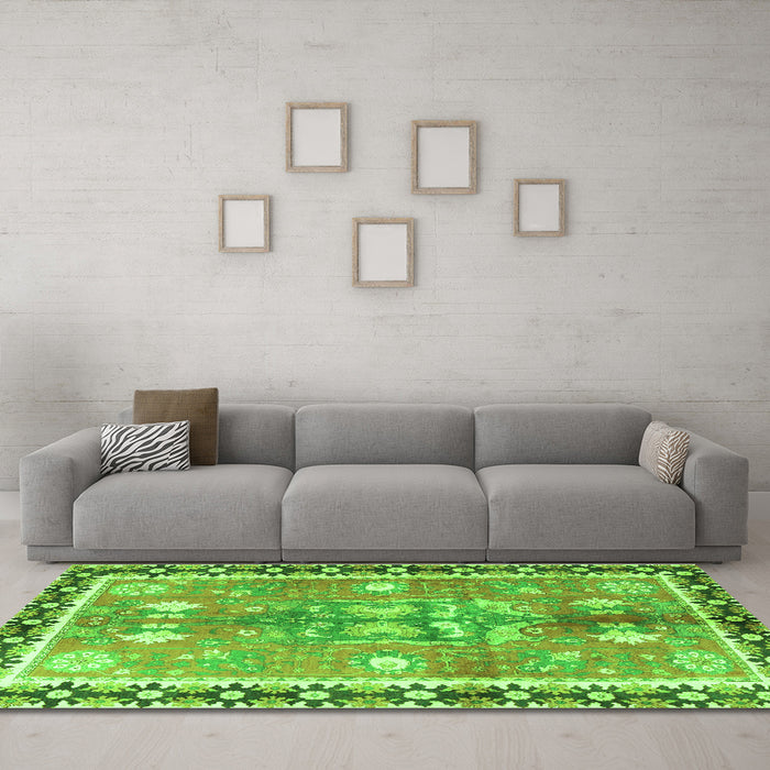 Machine Washable Persian Green Traditional Area Rugs in a Living Room,, wshtr4074grn