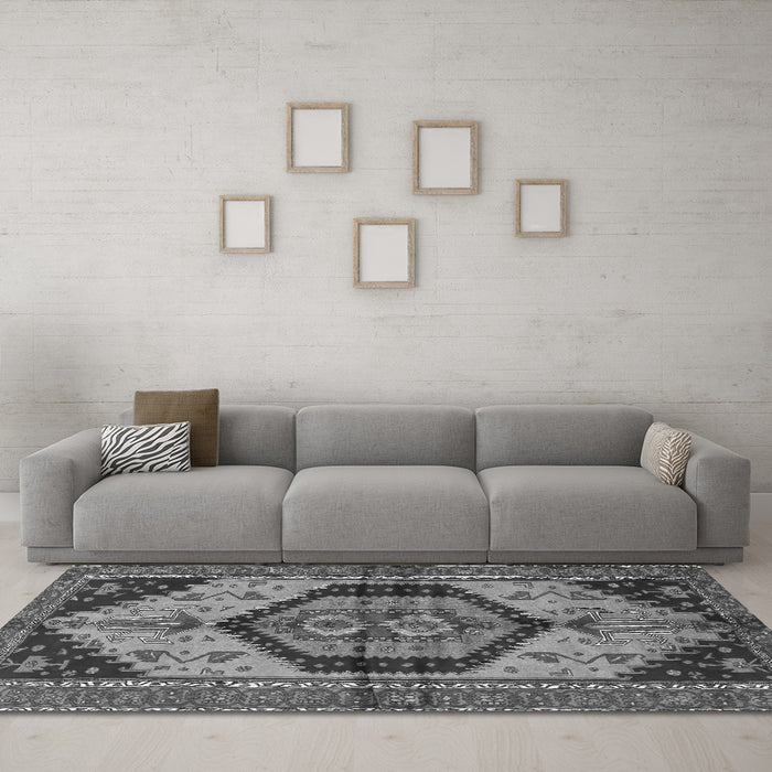 Machine Washable Persian Gray Traditional Rug in a Living Room,, wshtr4075gry