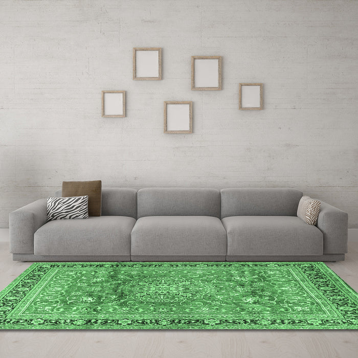 Machine Washable Medallion Emerald Green Traditional Area Rugs in a Living Room,, wshtr4078emgrn