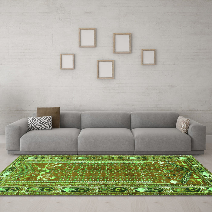 Machine Washable Persian Green Traditional Area Rugs in a Living Room,, wshtr407grn
