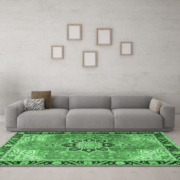 Machine Washable Persian Emerald Green Traditional Area Rugs in a Living Room,, wshtr4081emgrn