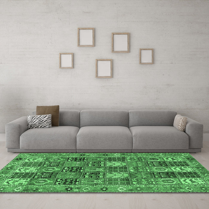 Machine Washable Persian Emerald Green Traditional Area Rugs in a Living Room,, wshtr4082emgrn