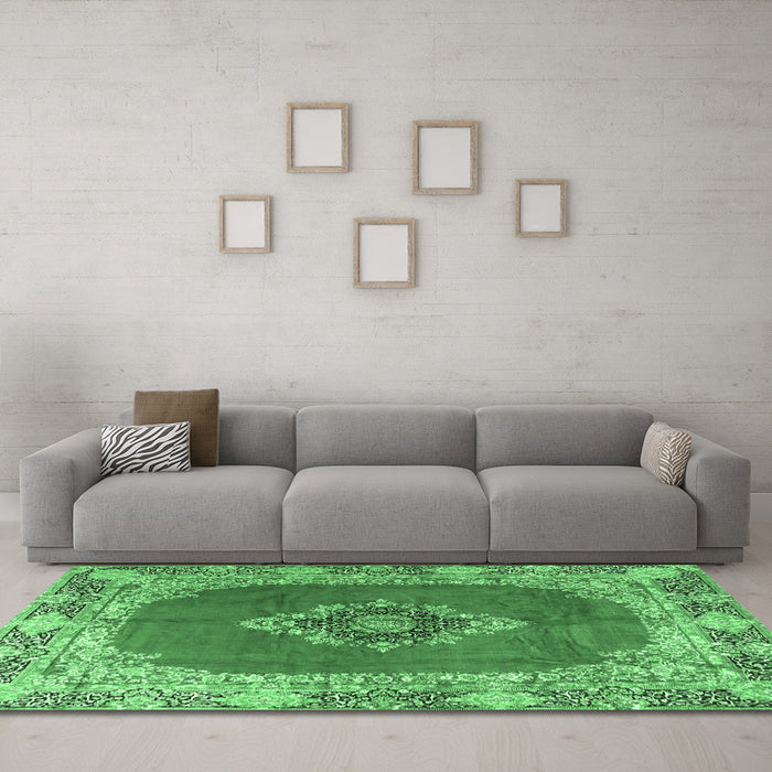 Machine Washable Medallion Emerald Green Traditional Area Rugs in a Living Room,, wshtr4084emgrn