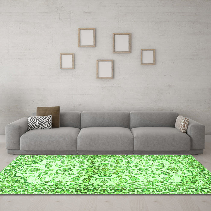 Machine Washable Persian Green Traditional Area Rugs in a Living Room,, wshtr4087grn