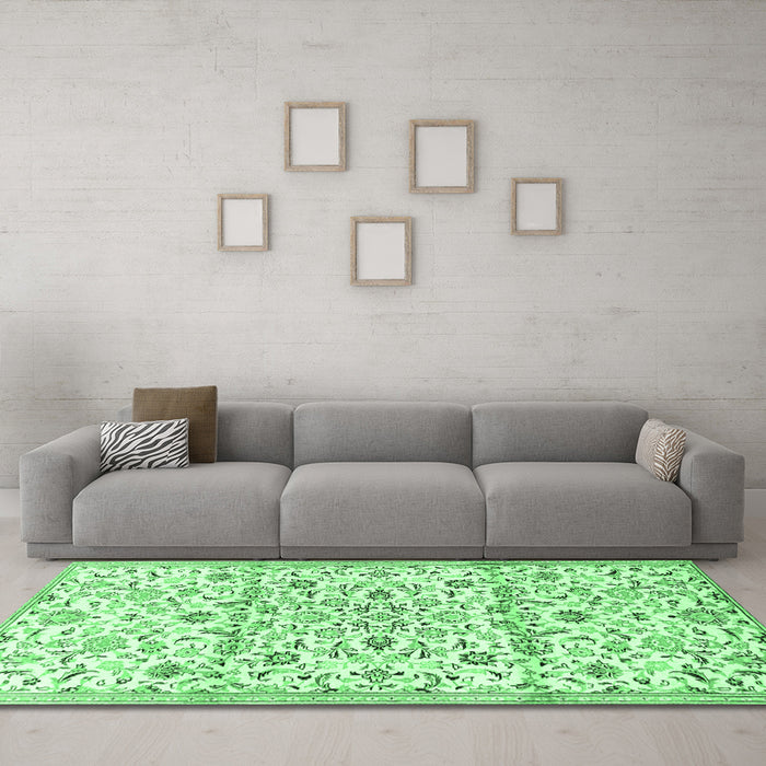 Machine Washable Persian Emerald Green Traditional Area Rugs in a Living Room,, wshtr4088emgrn