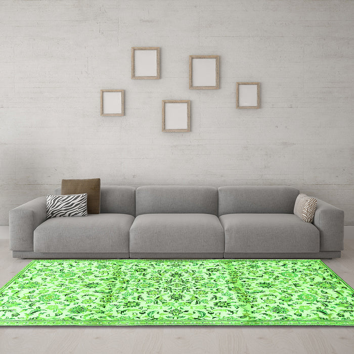 Machine Washable Persian Green Traditional Area Rugs in a Living Room,, wshtr4088grn