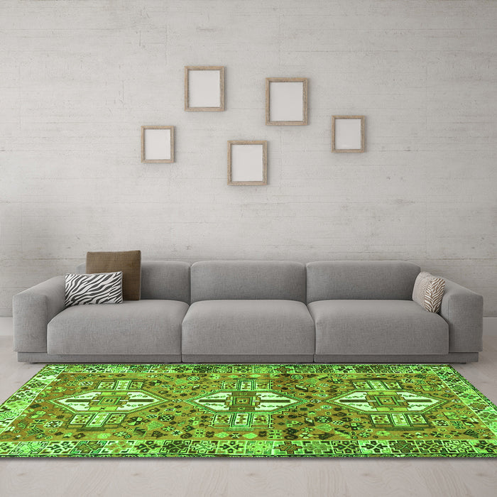 Machine Washable Persian Green Traditional Area Rugs in a Living Room,, wshtr4089grn