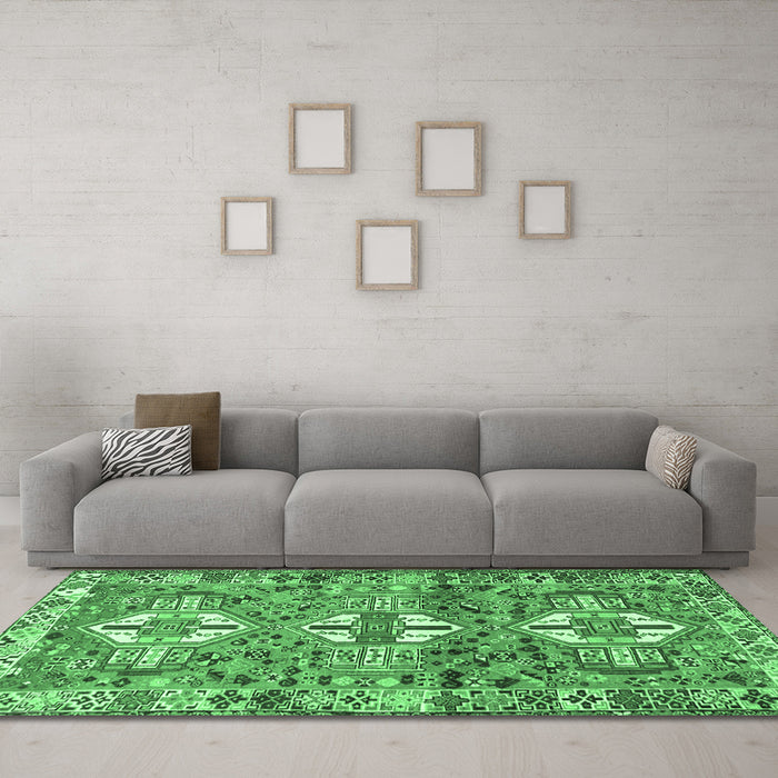 Machine Washable Persian Emerald Green Traditional Area Rugs in a Living Room,, wshtr4089emgrn