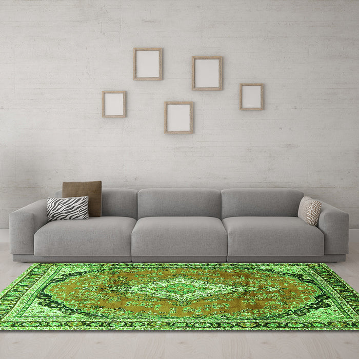 Machine Washable Medallion Green Traditional Area Rugs in a Living Room,, wshtr408grn