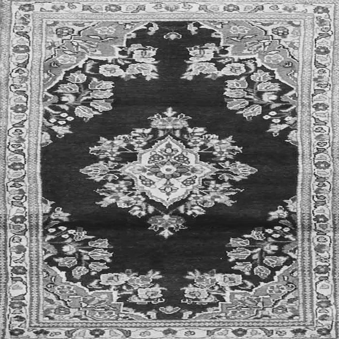 Serging Thickness of Medallion Gray Traditional Rug, tr4090gry