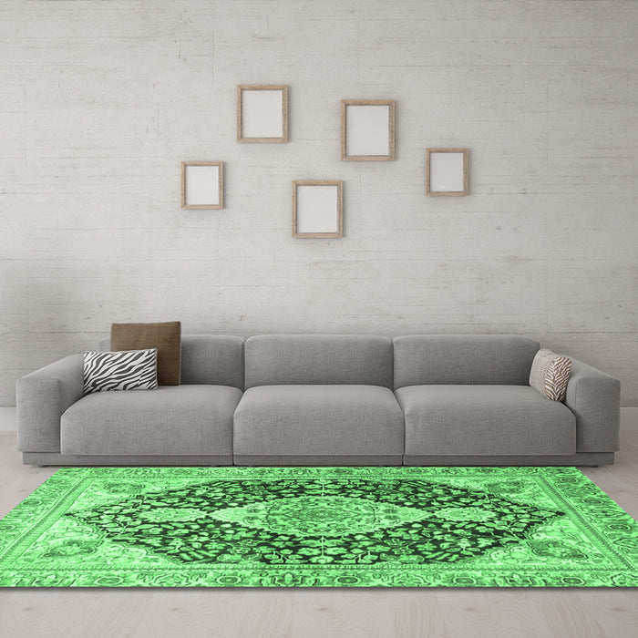 Machine Washable Medallion Emerald Green Traditional Area Rugs in a Living Room,, wshtr4092emgrn