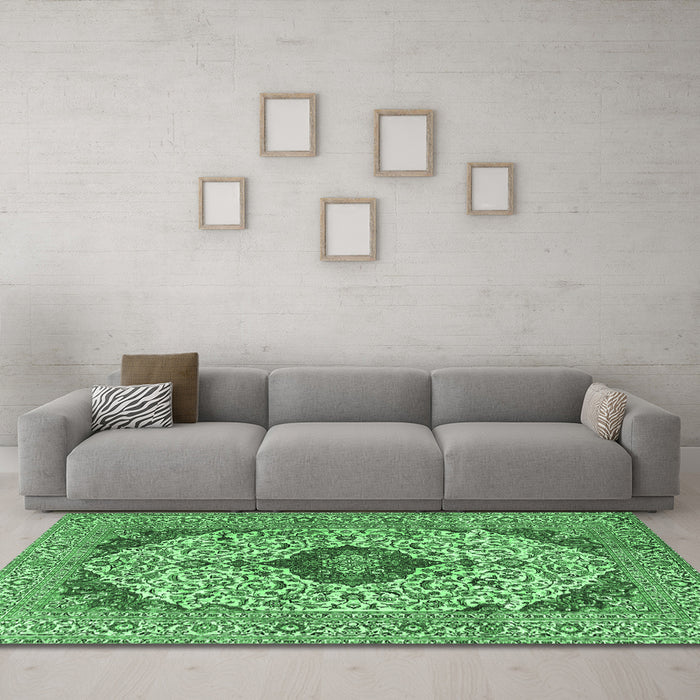 Machine Washable Persian Emerald Green Traditional Area Rugs in a Living Room,, wshtr4094emgrn