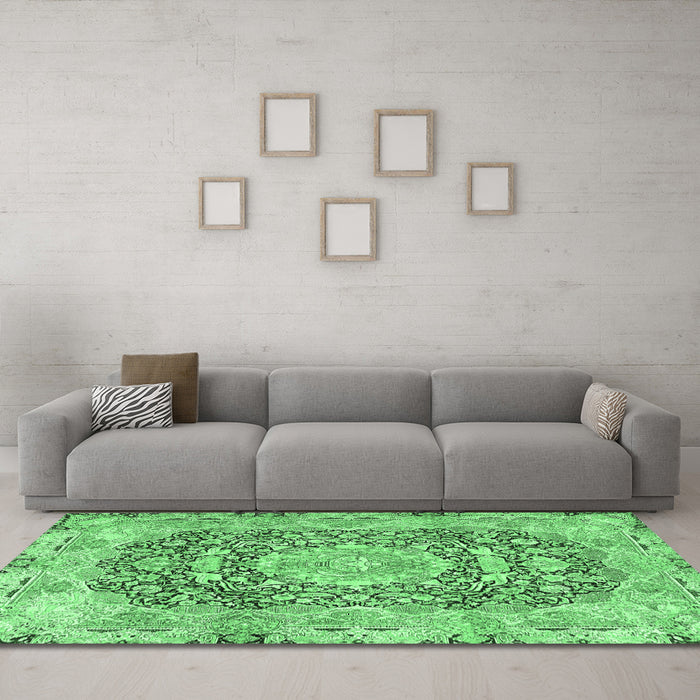 Machine Washable Persian Emerald Green Traditional Area Rugs in a Living Room,, wshtr4095emgrn