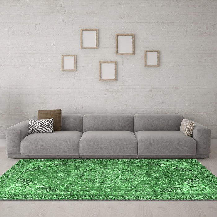 Machine Washable Medallion Emerald Green Traditional Area Rugs in a Living Room,, wshtr4097emgrn