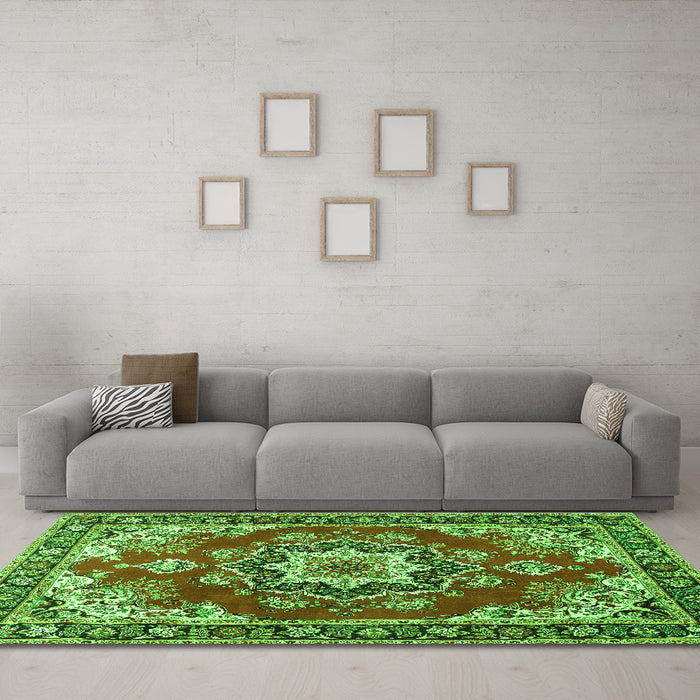 Machine Washable Medallion Green Traditional Area Rugs in a Living Room,, wshtr4099grn