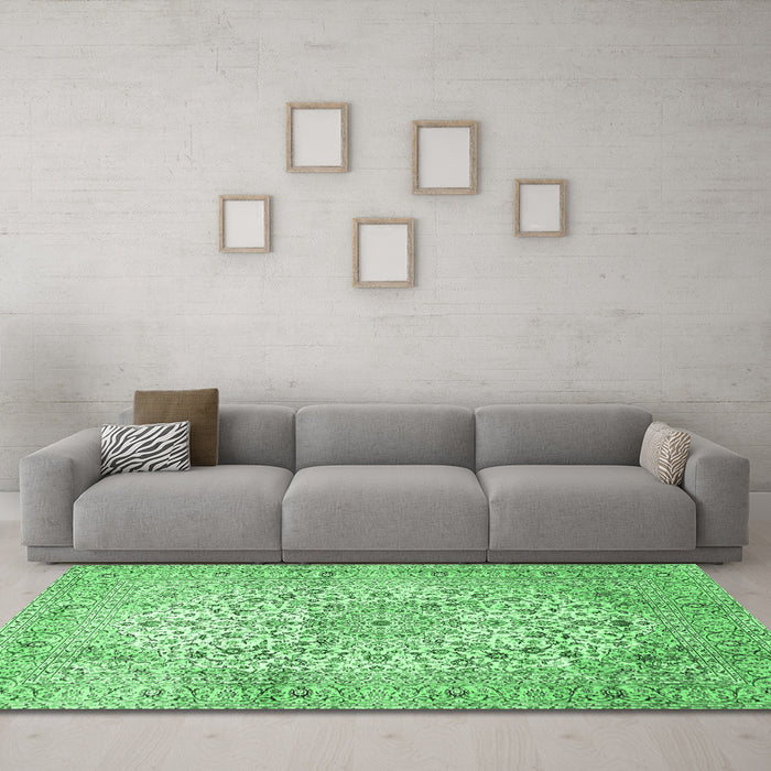 Machine Washable Persian Emerald Green Traditional Area Rugs in a Living Room,, wshtr409emgrn