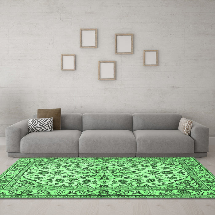 Machine Washable Persian Emerald Green Traditional Area Rugs in a Living Room,, wshtr4101emgrn