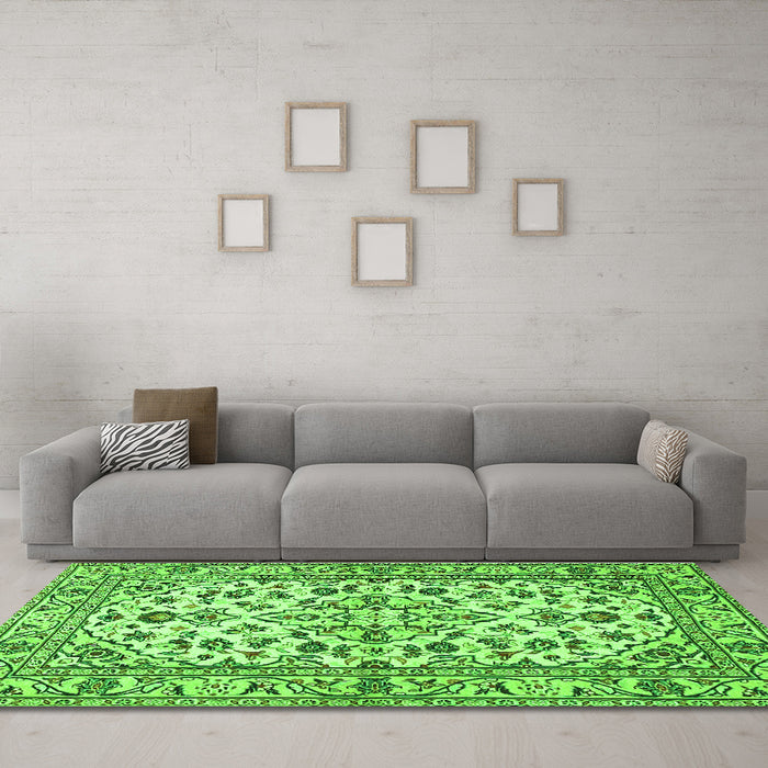 Machine Washable Persian Green Traditional Area Rugs in a Living Room,, wshtr4101grn